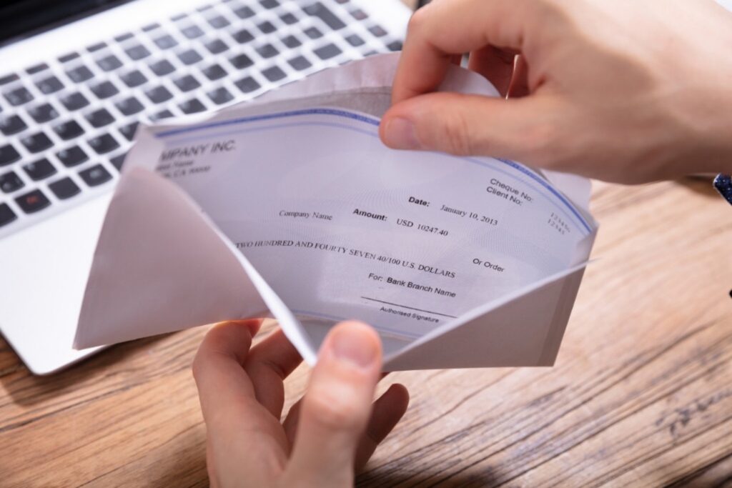 Why Your Business Needs a Receipt Tracking App Like ExpenseVisor